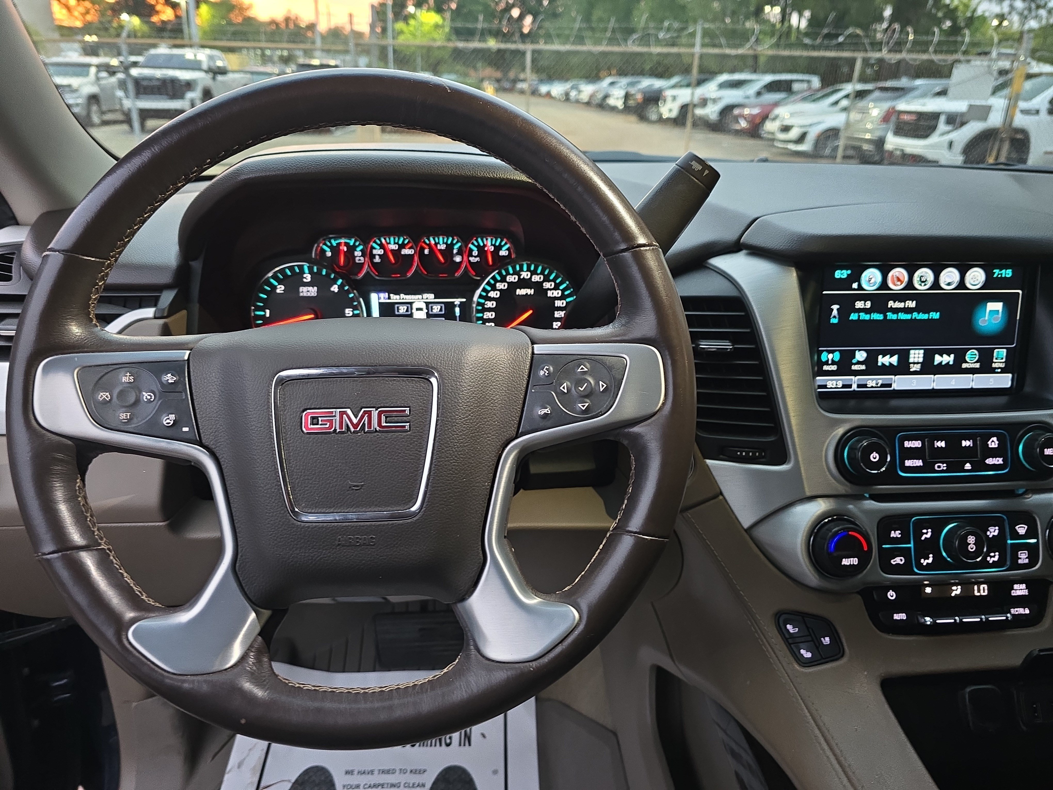 Used 2018 GMC Yukon SLT w/ Premium Edition AWD/4WD image 16
