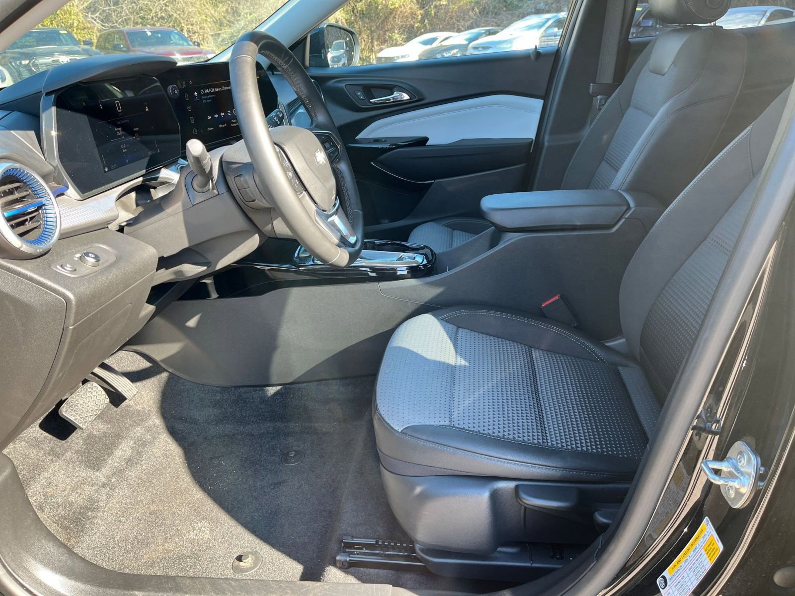 Used 2024 Chevrolet Trax LT w/ Driver Confidence Package image 24