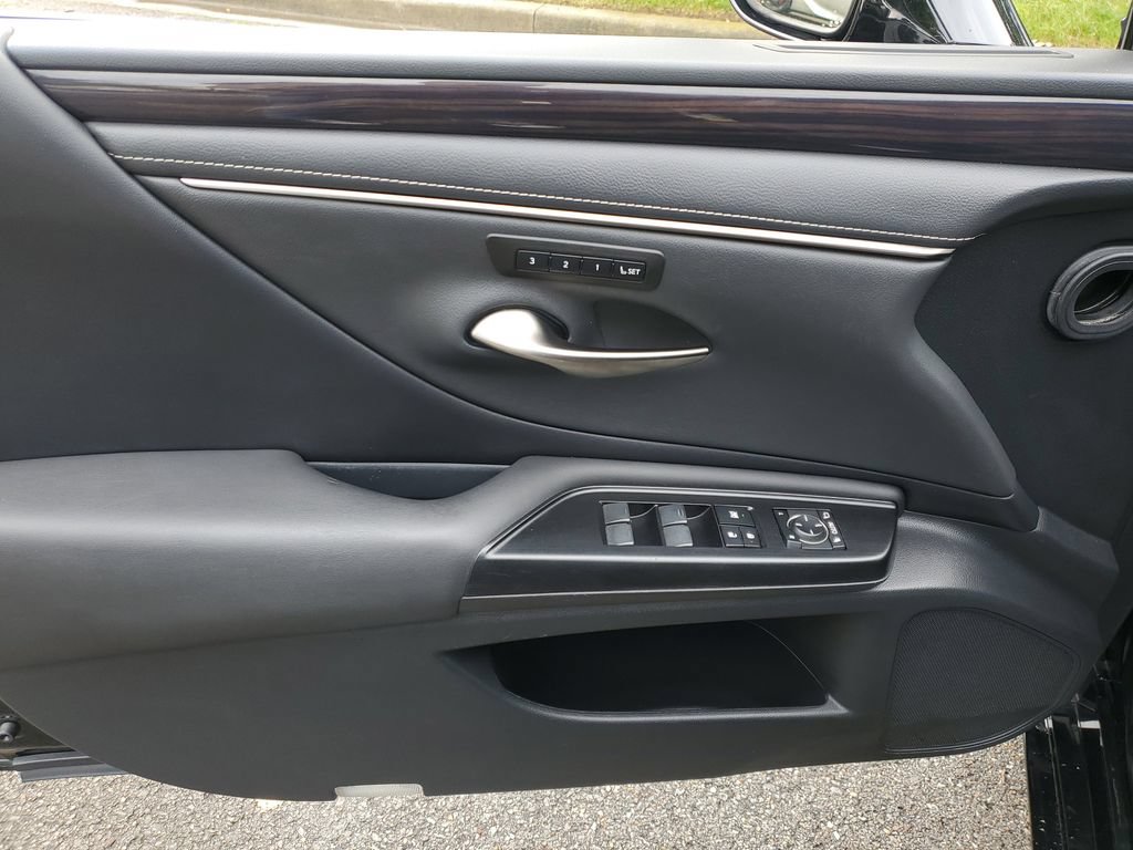 Used 2020 Lexus ES 350 w/ Premium Package FWD image 13