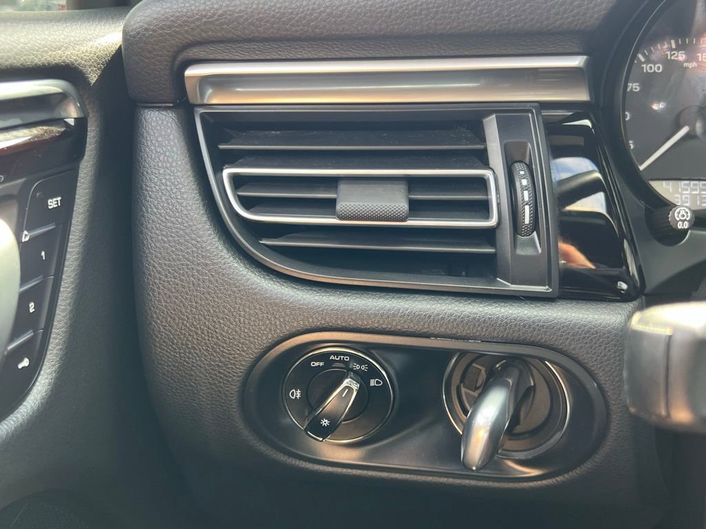Used 2022 Porsche Macan image 48