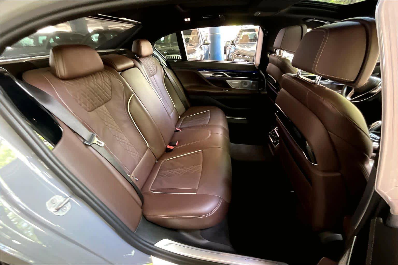 Used 2018 BMW 750i RWD image 20