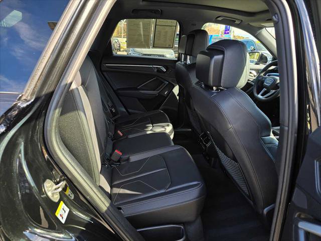 Certified 2025 Audi Q3 2.0T Premium w/ Black Optic Sport Package image 13