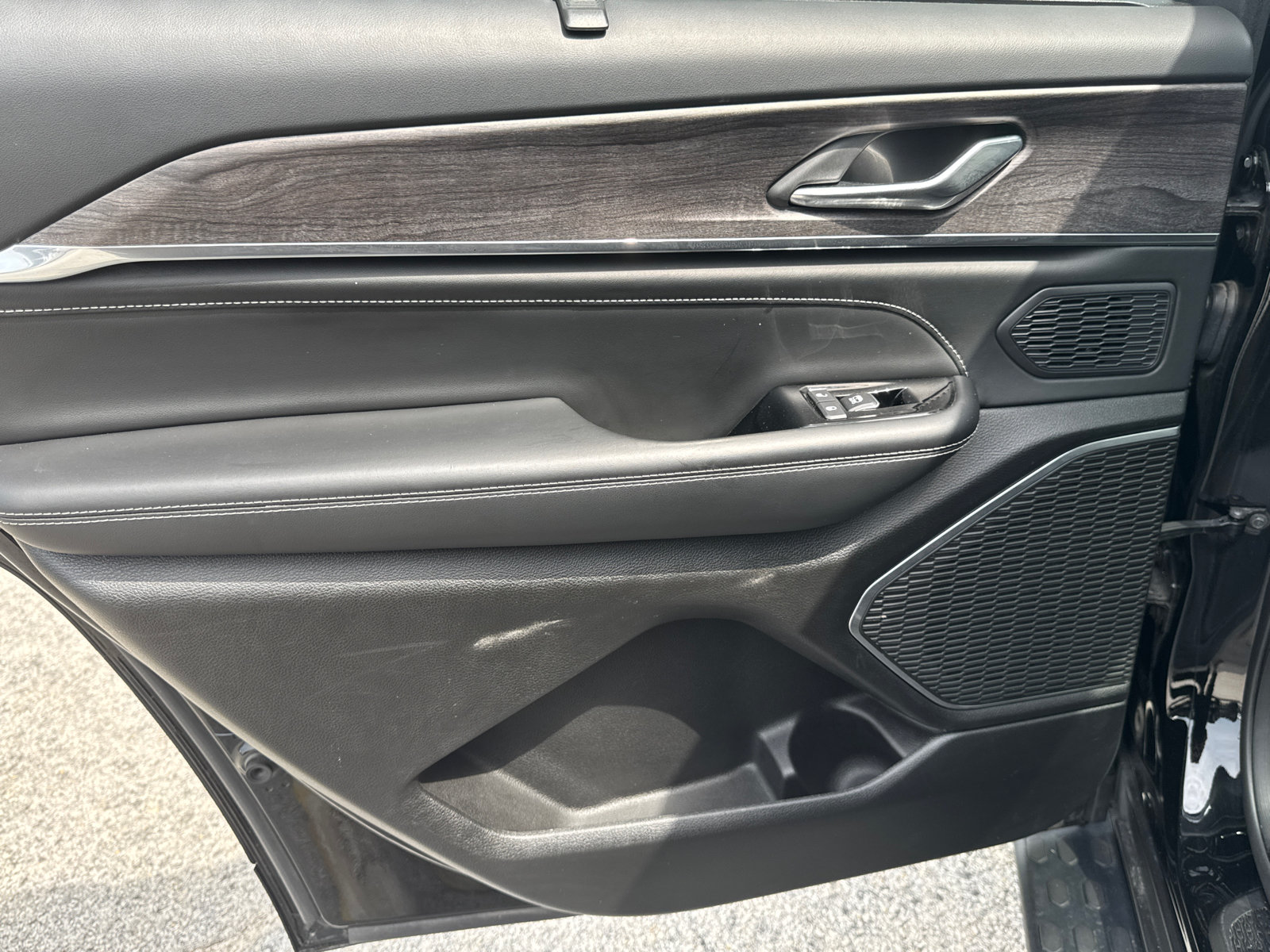 Certified 2025 Jeep Grand Cherokee L Overland w/ Advanced Protech Group III AWD/4WD image 27