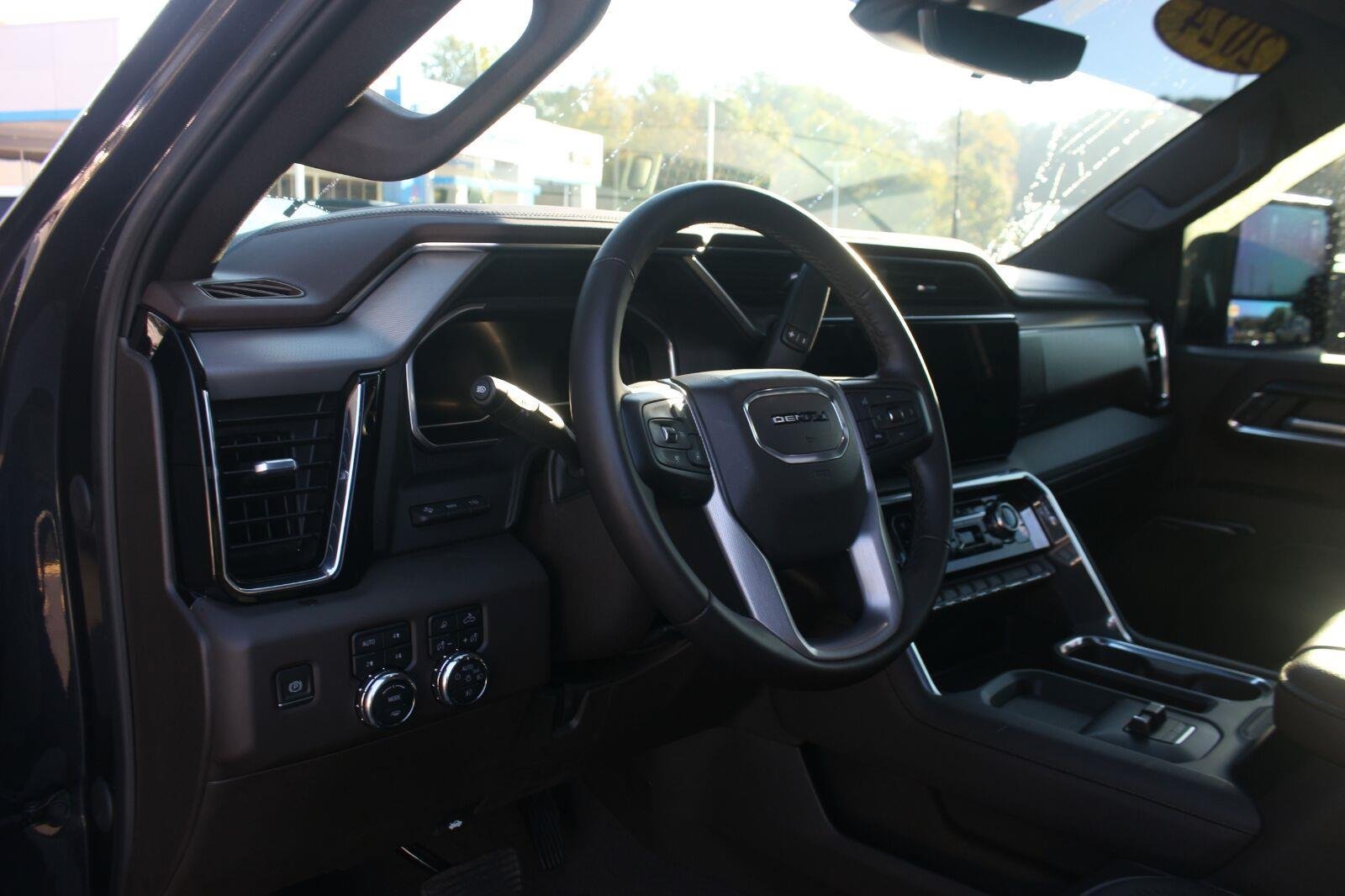 Used 2024 GMC Sierra 2500 Denali w/ Denali Reserve Package AWD/4WD image 17