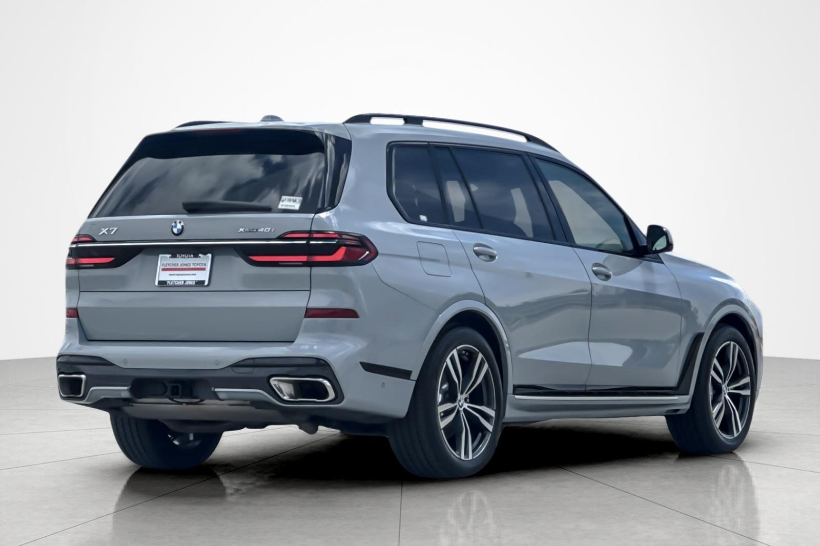 Used 2023 BMW X7 xDrive40i w/ M Sport Package AWD/4WD image 5