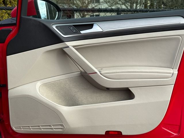 Used 2015 Volkswagen Golf S image 48