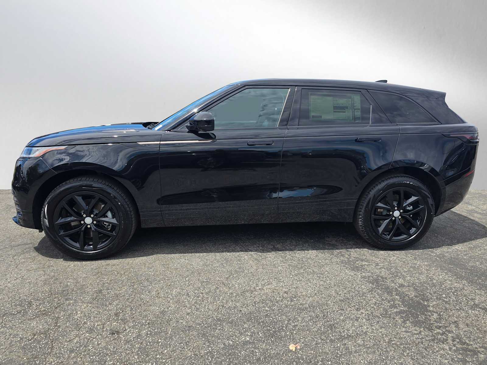 Used 2025 Land Rover Range Rover Velar Dynamic SE AWD/4WD image 2