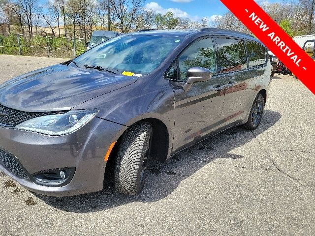 Used 2020 Chrysler Pacifica Limited w/ S Appearance Package FWD image 7