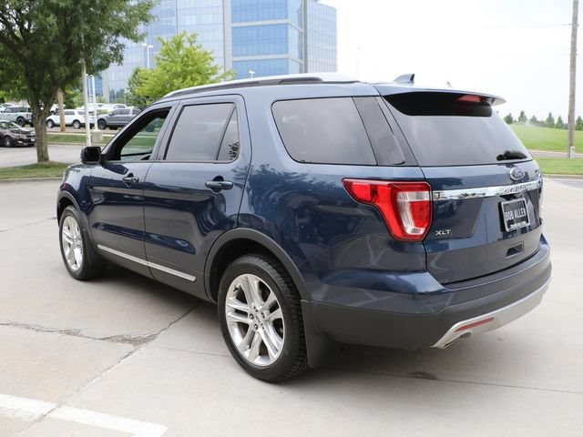 Used 2017 Ford Explorer XLT w/ Equipment Group 202A AWD/4WD image 5