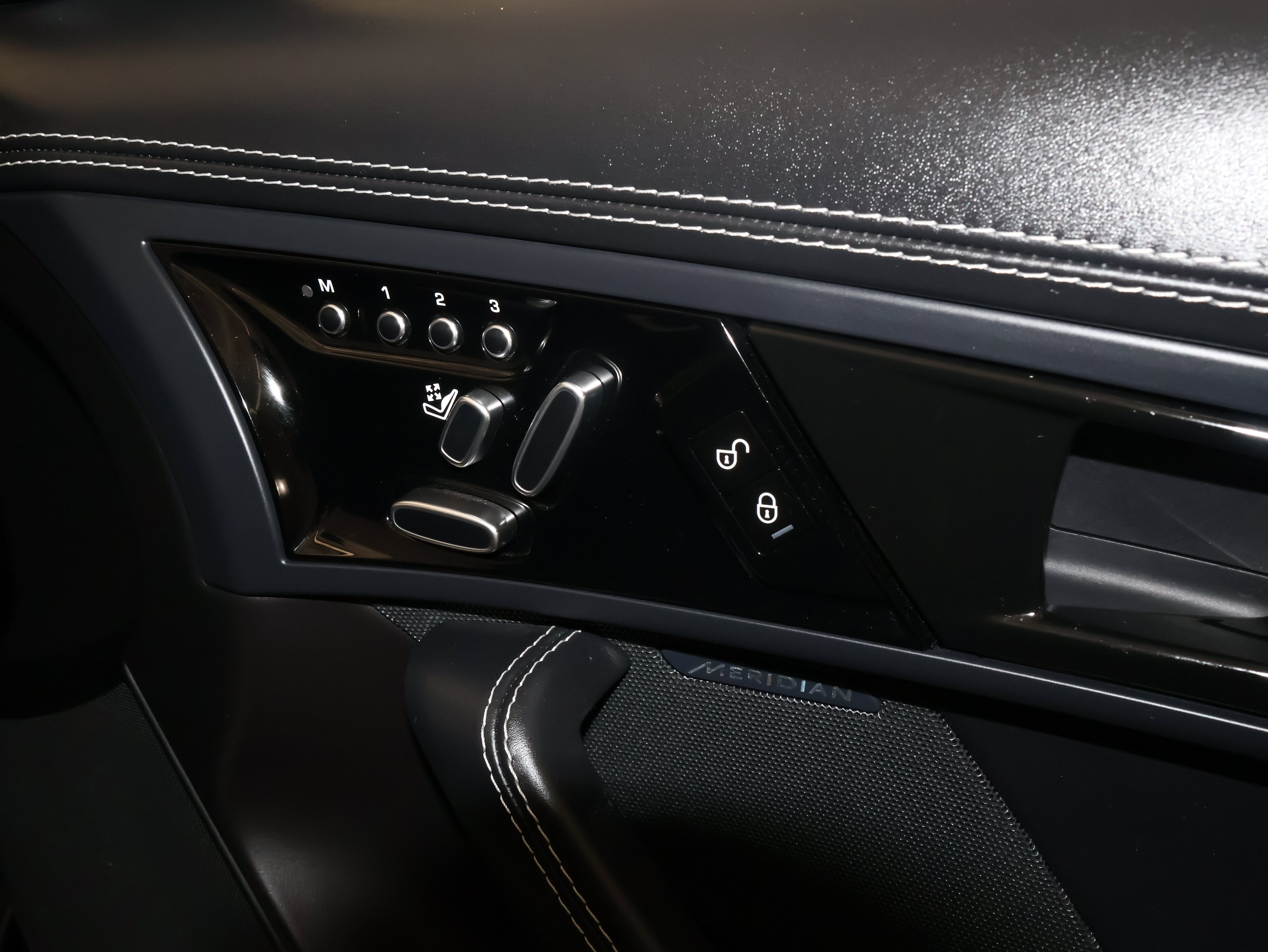 Used 2018 Jaguar F-TYPE 400 Sport AWD/4WD image 53