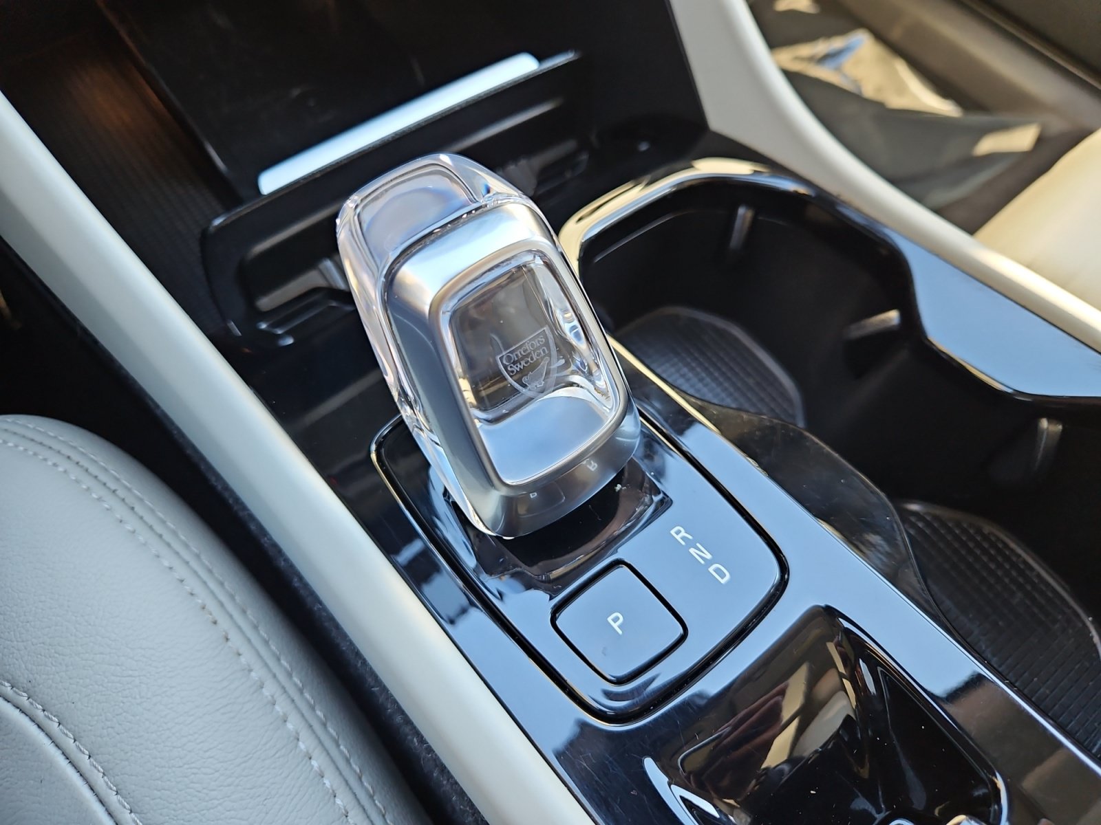 Used 2023 Volvo XC40 B4 Ultimate FWD image 25