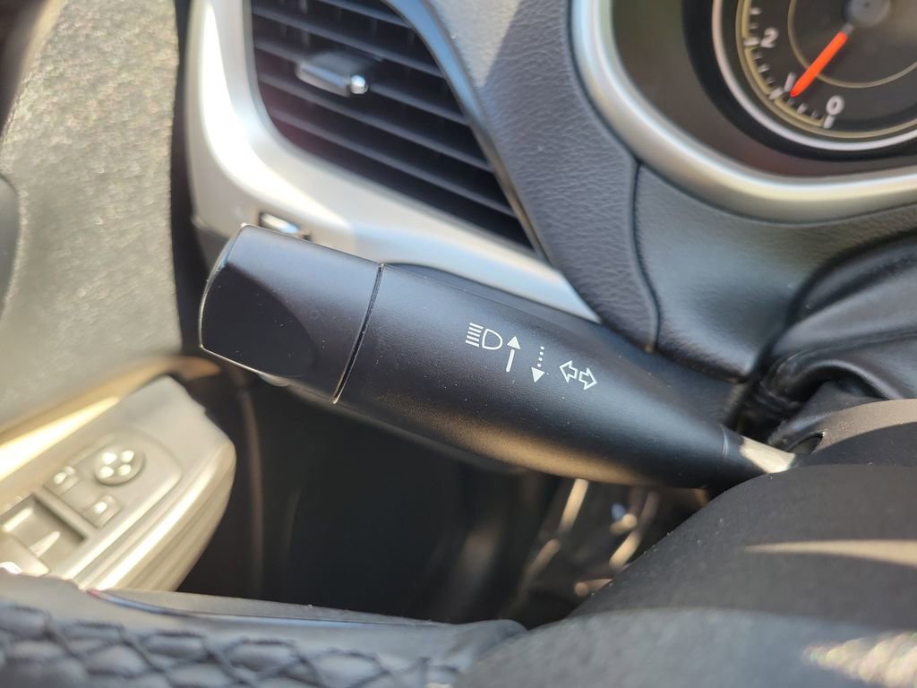 Used 2016 Jeep Cherokee Latitude w/ Comfort/Convenience Group FWD image 16