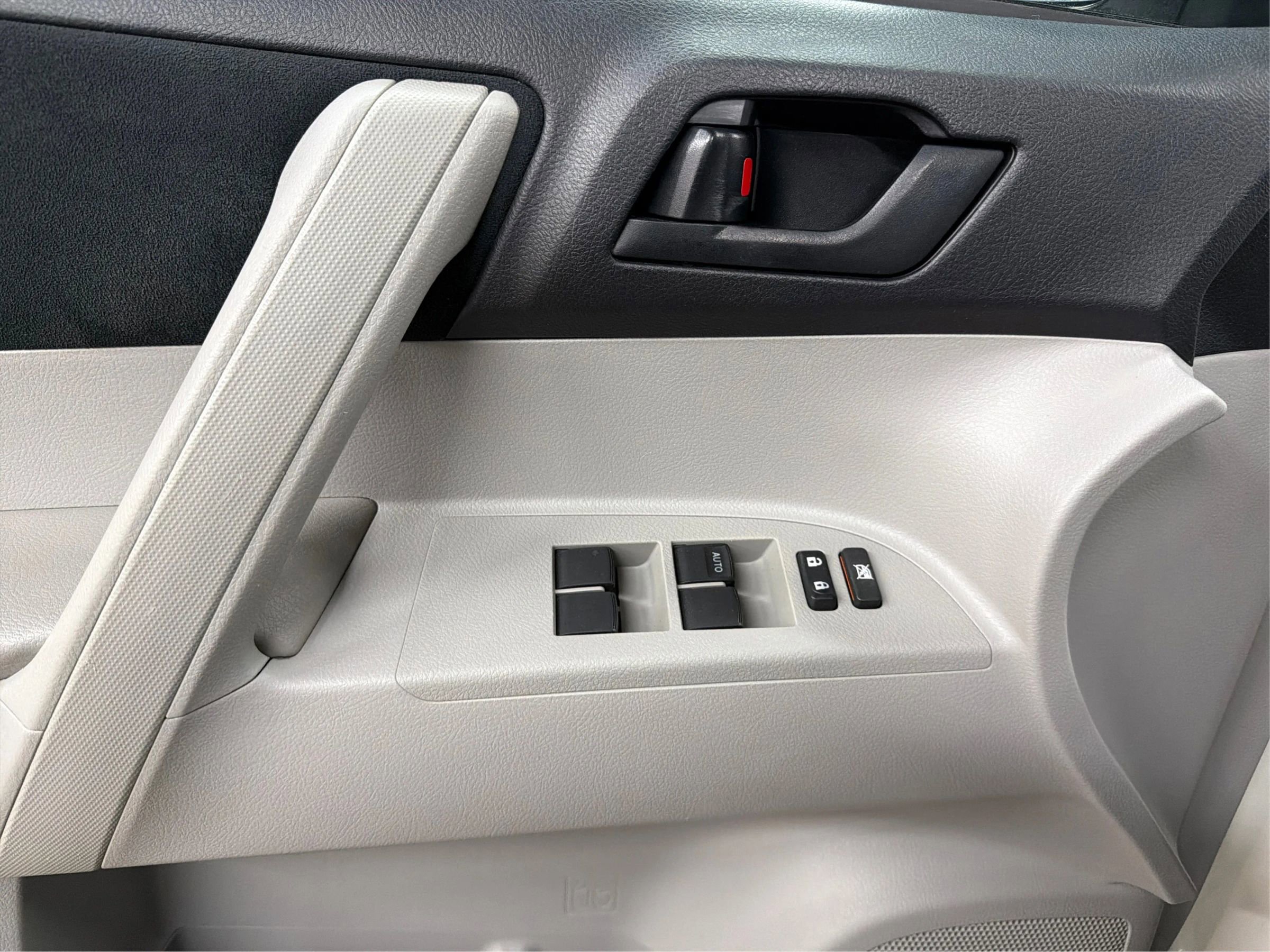 Used 2012 Toyota Highlander FWD image 21