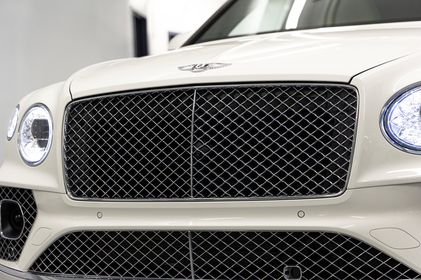 Used 2023 Bentley Bentayga AWD/4WD image 11