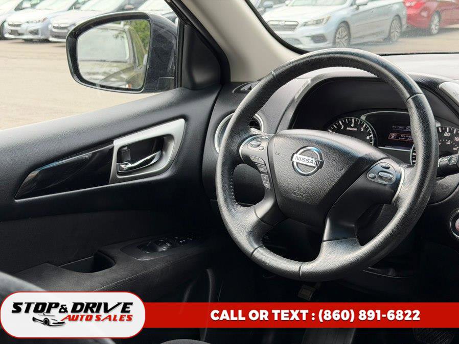 Used 2016 Nissan Pathfinder SV AWD/4WD image 13