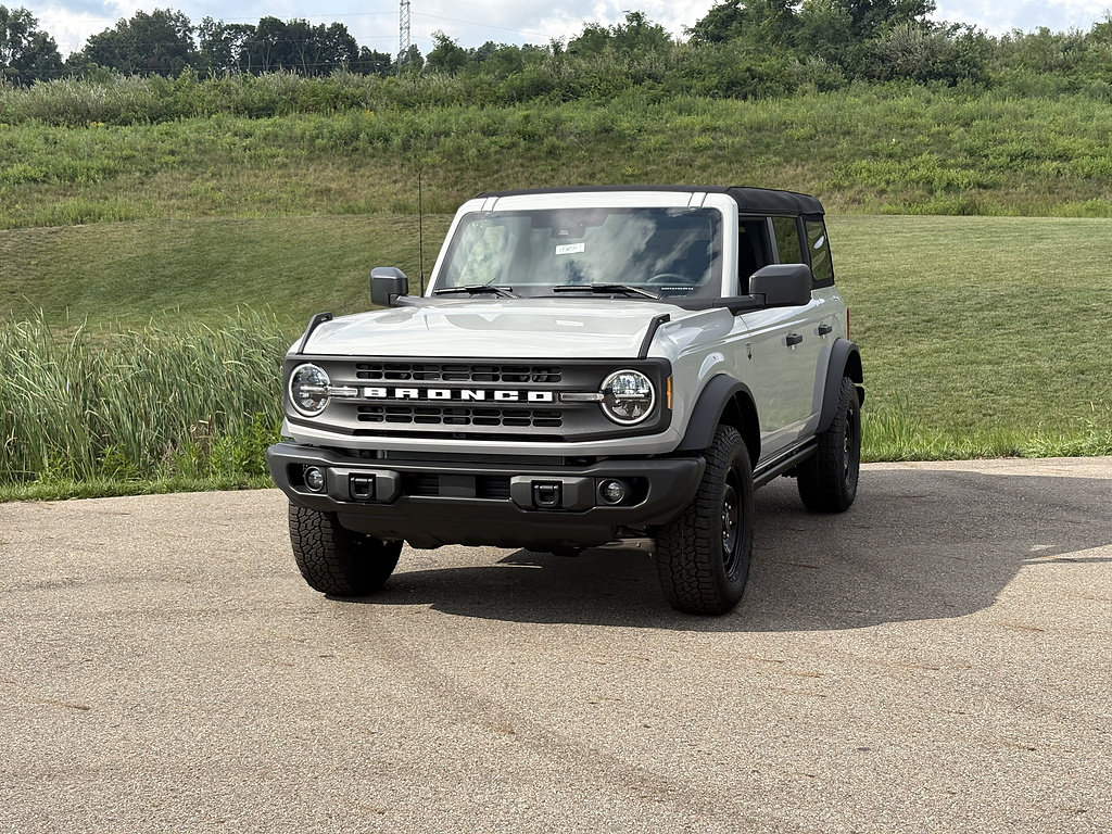 New 2026 Ford Bronco Big Bend w/ Black Diamond Package AWD/4WD image 1