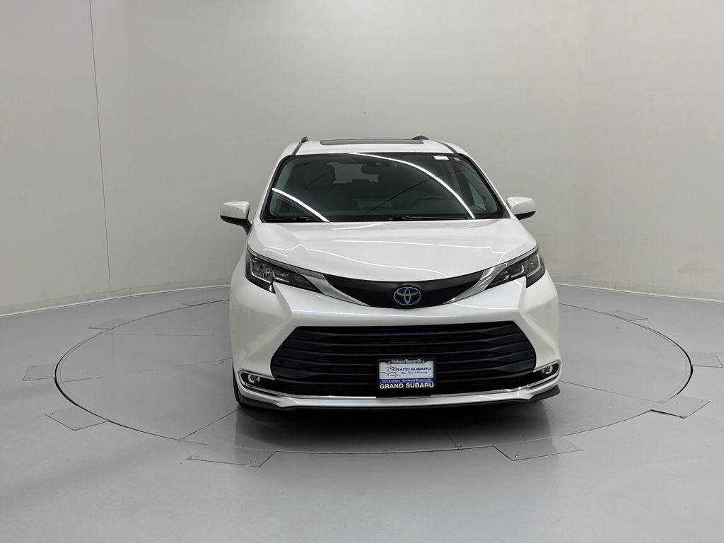 Used 2021 Toyota Sienna XLE w/ XLE Plus Package FWD image 8