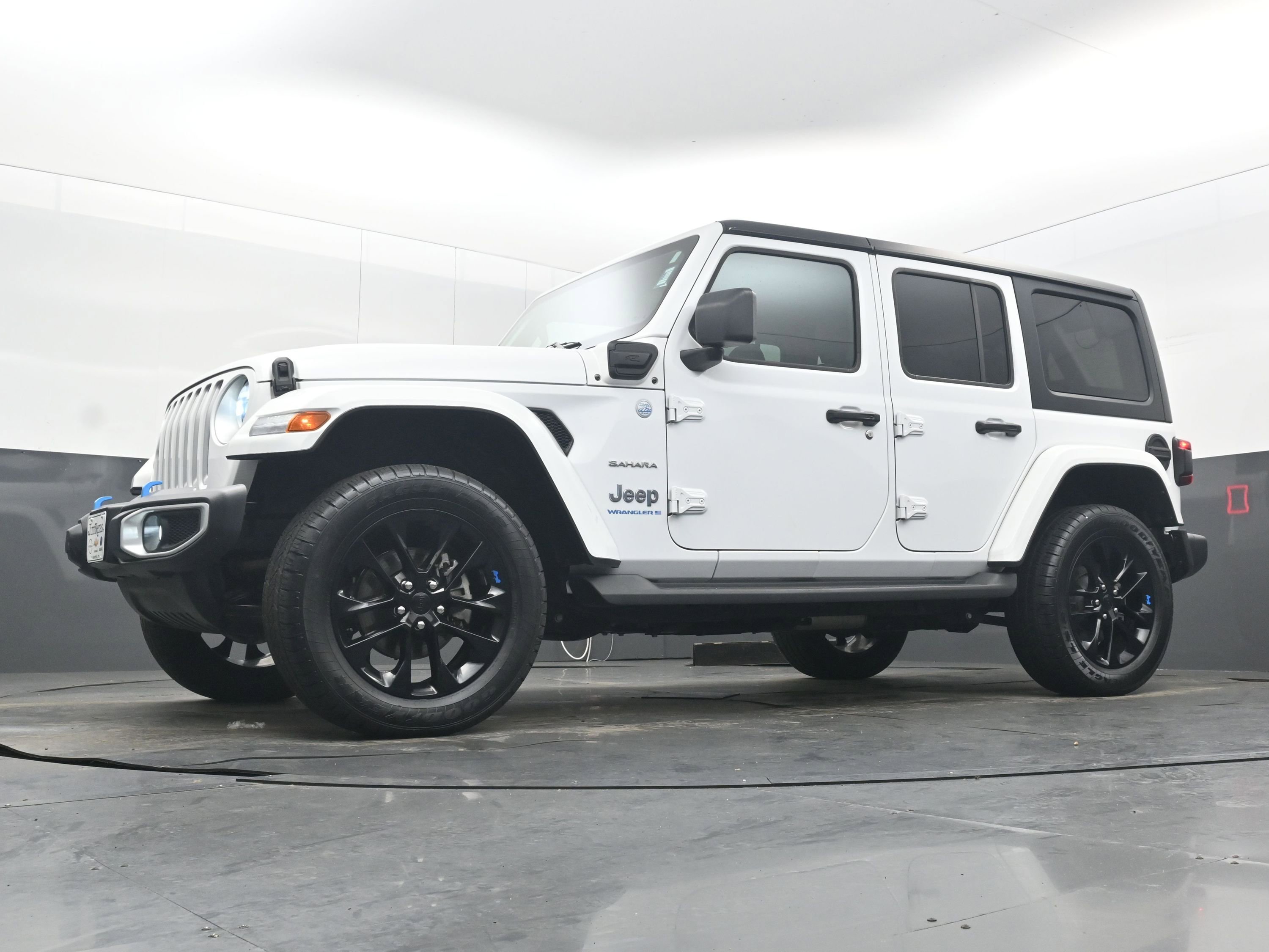 Used 2023 Jeep Wrangler Sahara image 26