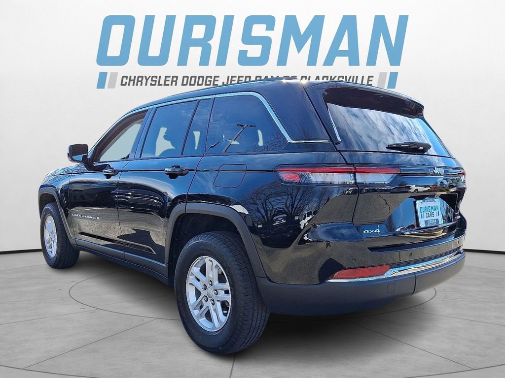 Used 2023 Jeep Grand Cherokee Laredo image 4