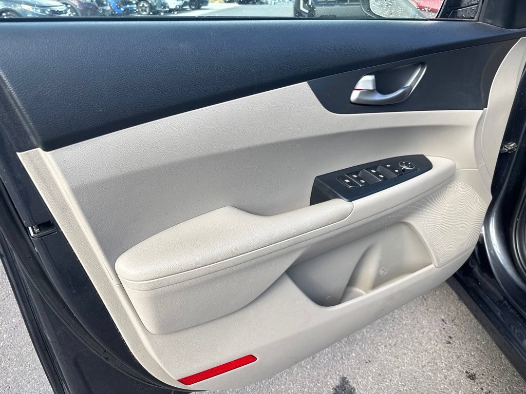 Used 2020 Kia Forte LXS FWD image 4