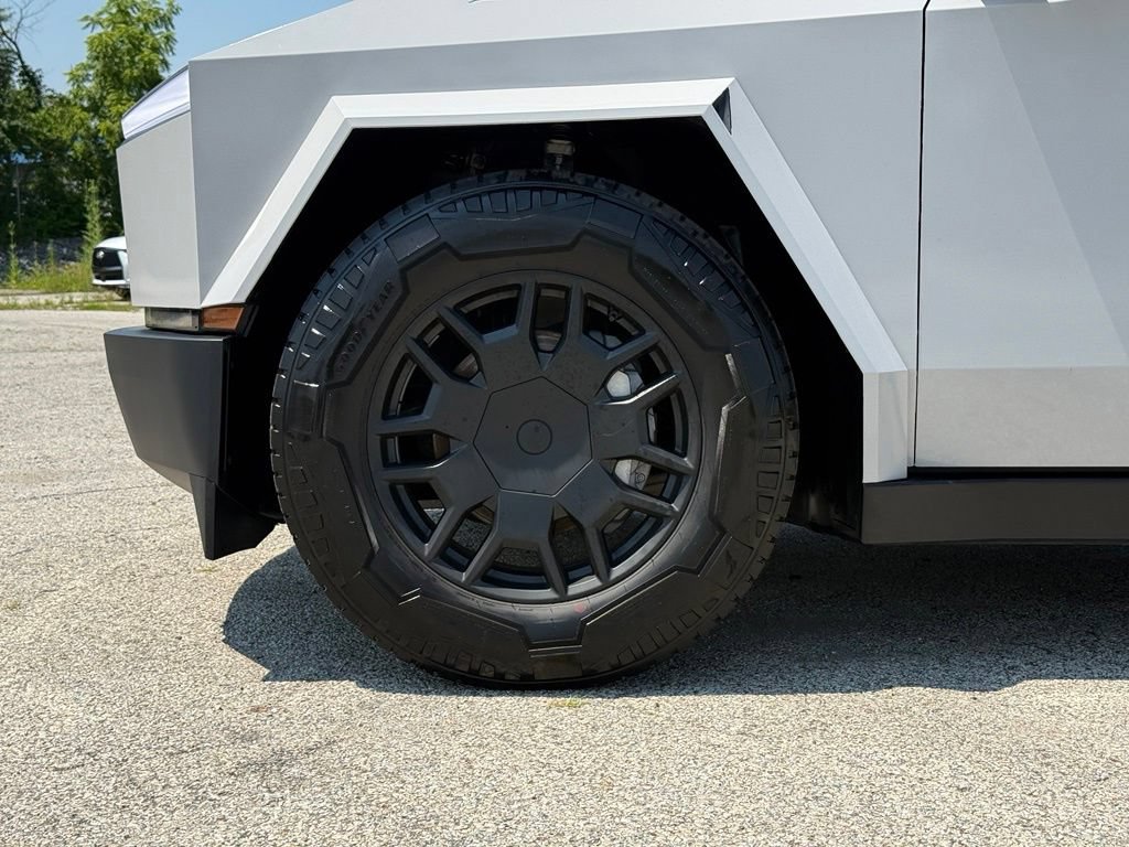 Used 2024 Tesla Cybertruck AWD Crew Cab image 2
