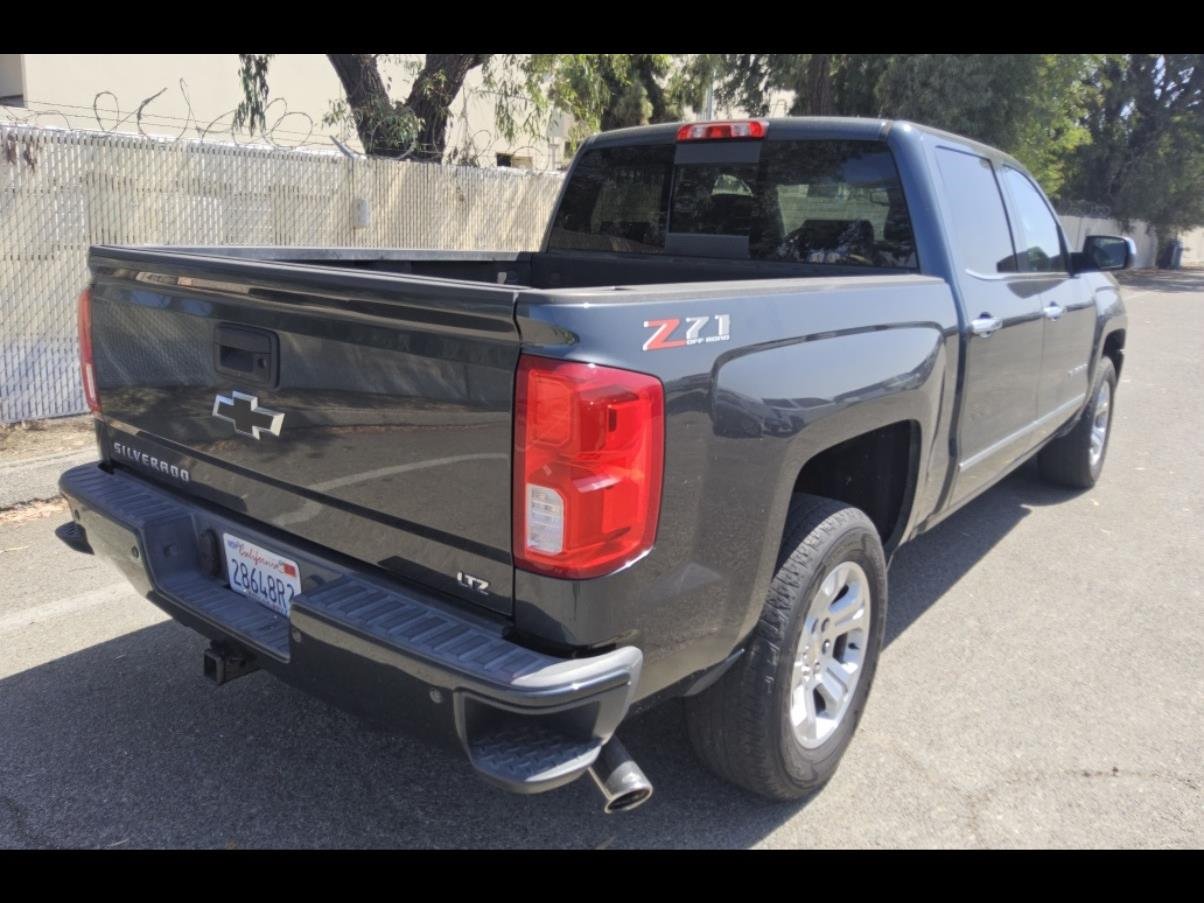 Used 2018 Chevrolet Silverado 1500 LTZ Z71 w/ LTZ Plus Package AWD/4WD image 18