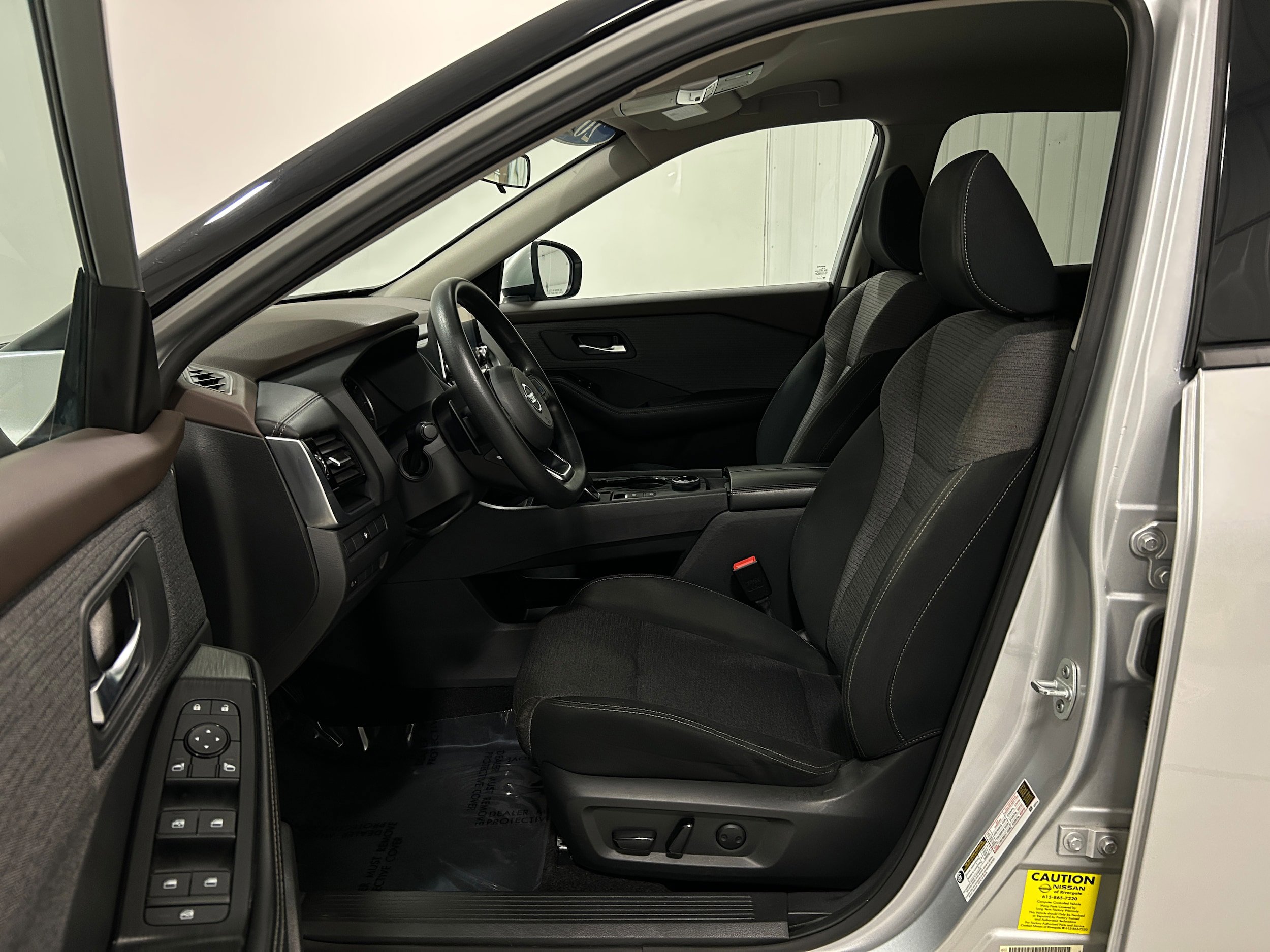 Used 2021 Nissan Rogue SV image 4