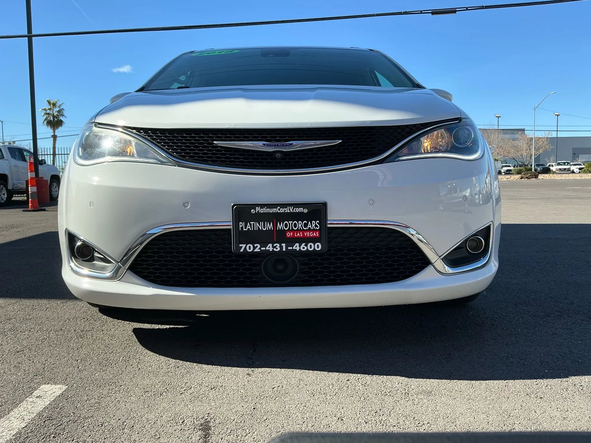 Used 2018 Chrysler Pacifica Touring-L w/ Advanced Safetytec Group image 5