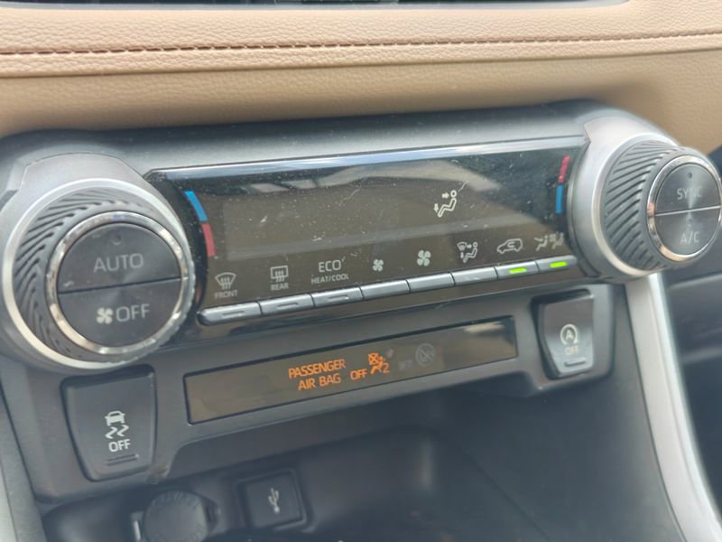 Used 2020 Toyota RAV4 XLE w/ All Weather Liner Package FWD image 17