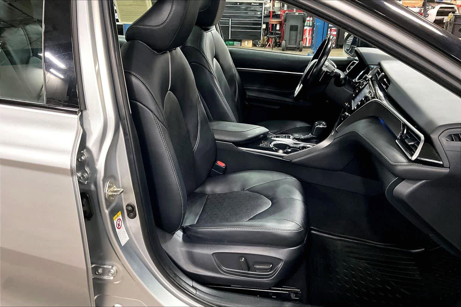 Used 2018 Toyota Camry XSE FWD image 8