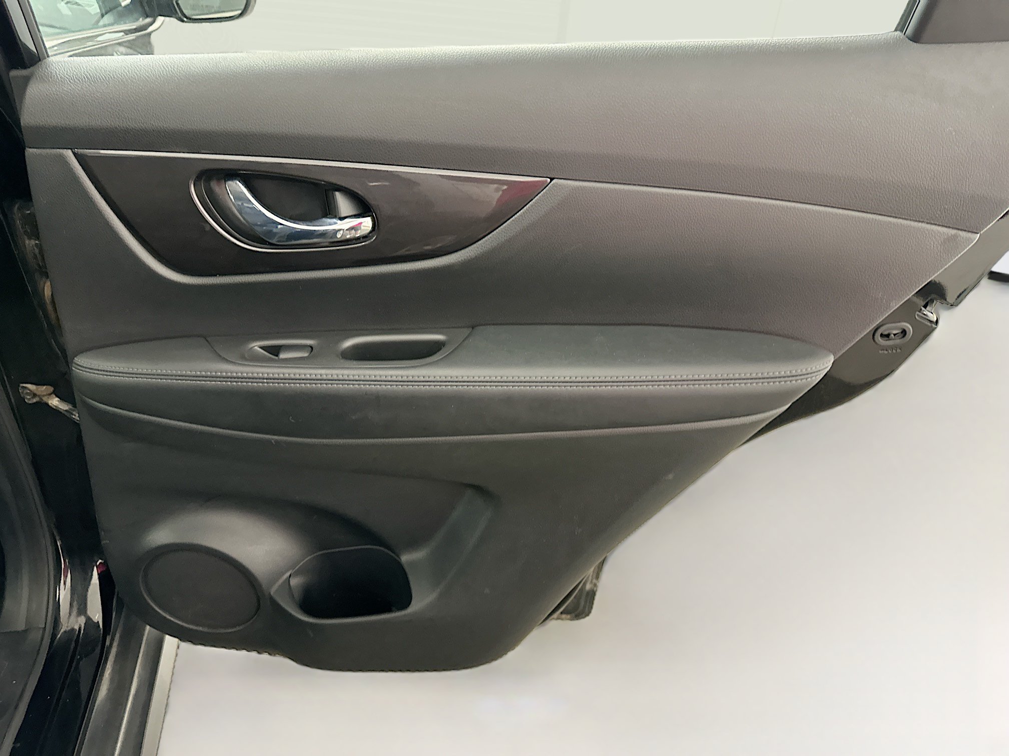 Used 2018 Nissan Rogue S AWD/4WD image 30