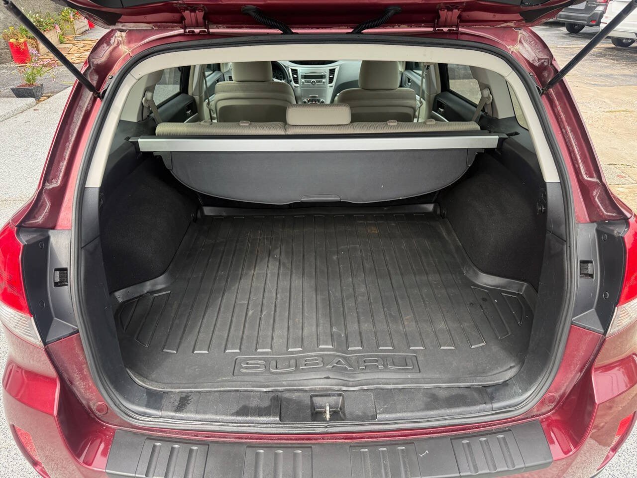 Used 2011 Subaru Outback 2.5i Premium AWD/4WD image 7