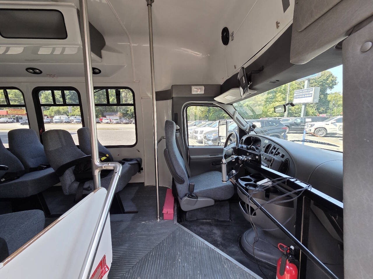 Used 2006 Ford E-450 and Econoline 450 RWD image 10