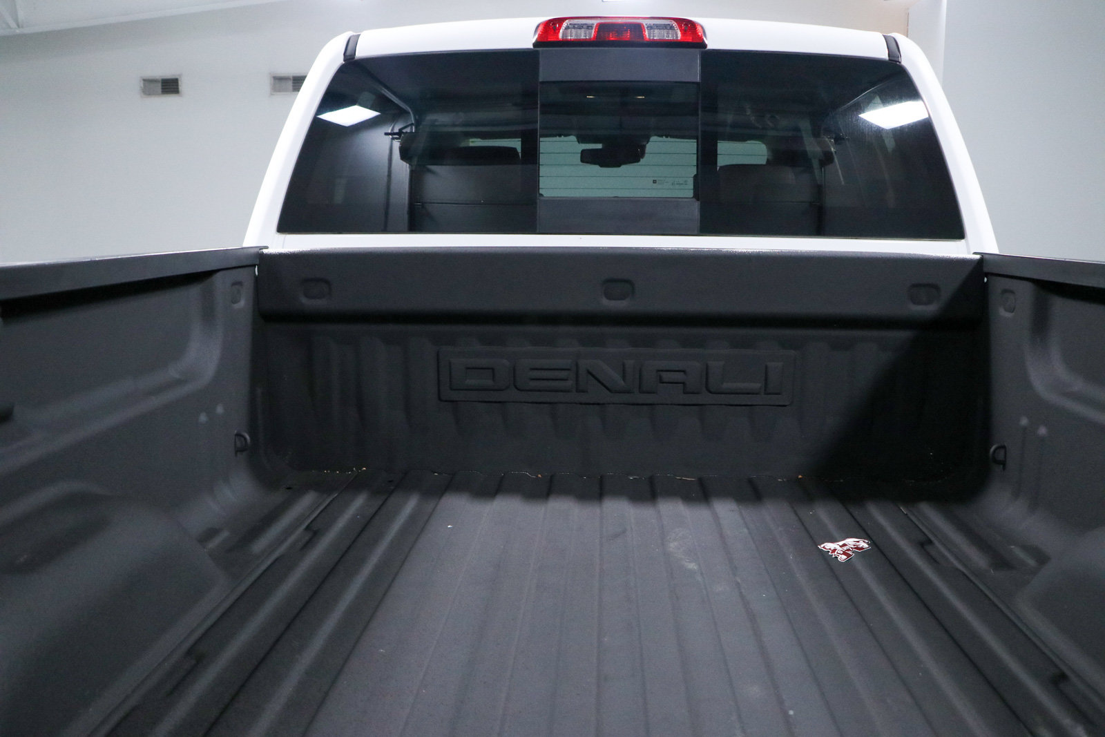 Used 2016 GMC Sierra 2500 Denali w/ Duramax Plus Package AWD/4WD image 32