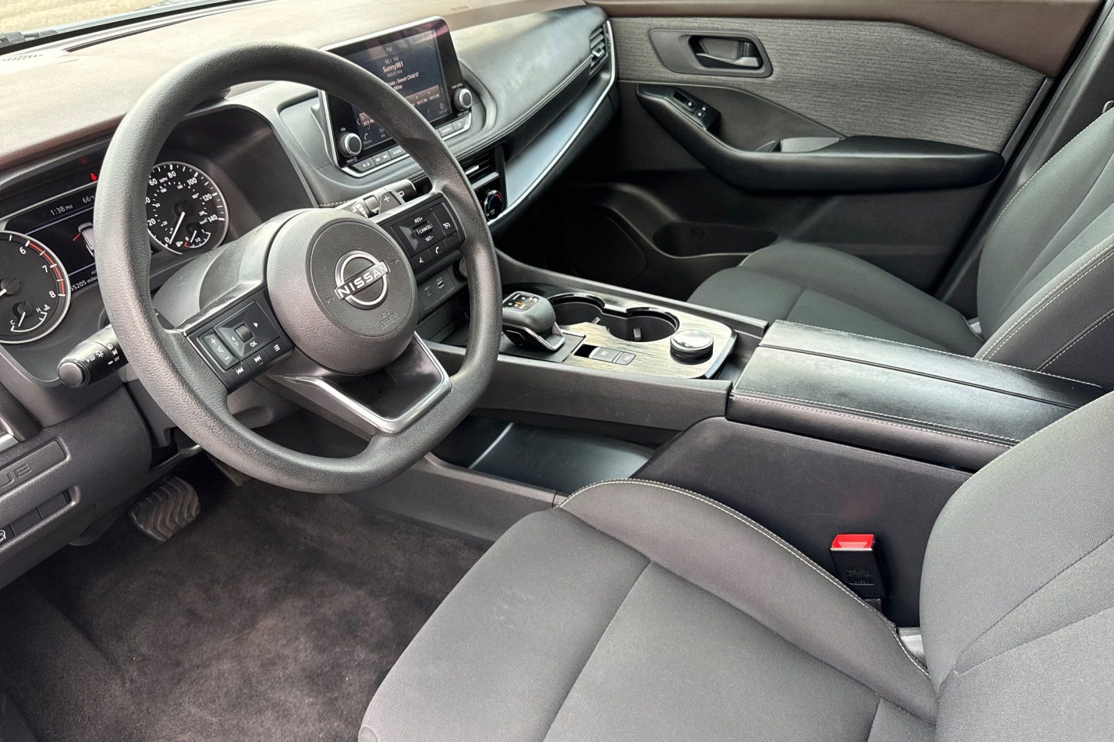 Used 2023 Nissan Rogue S image 10