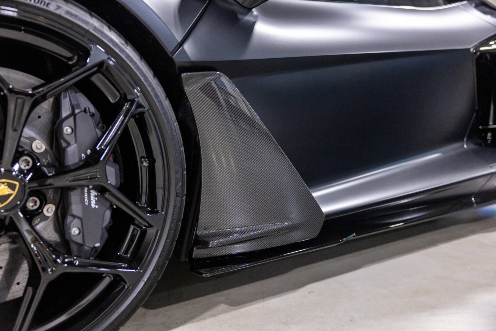 Used 2025 Lamborghini Revuelto image 23