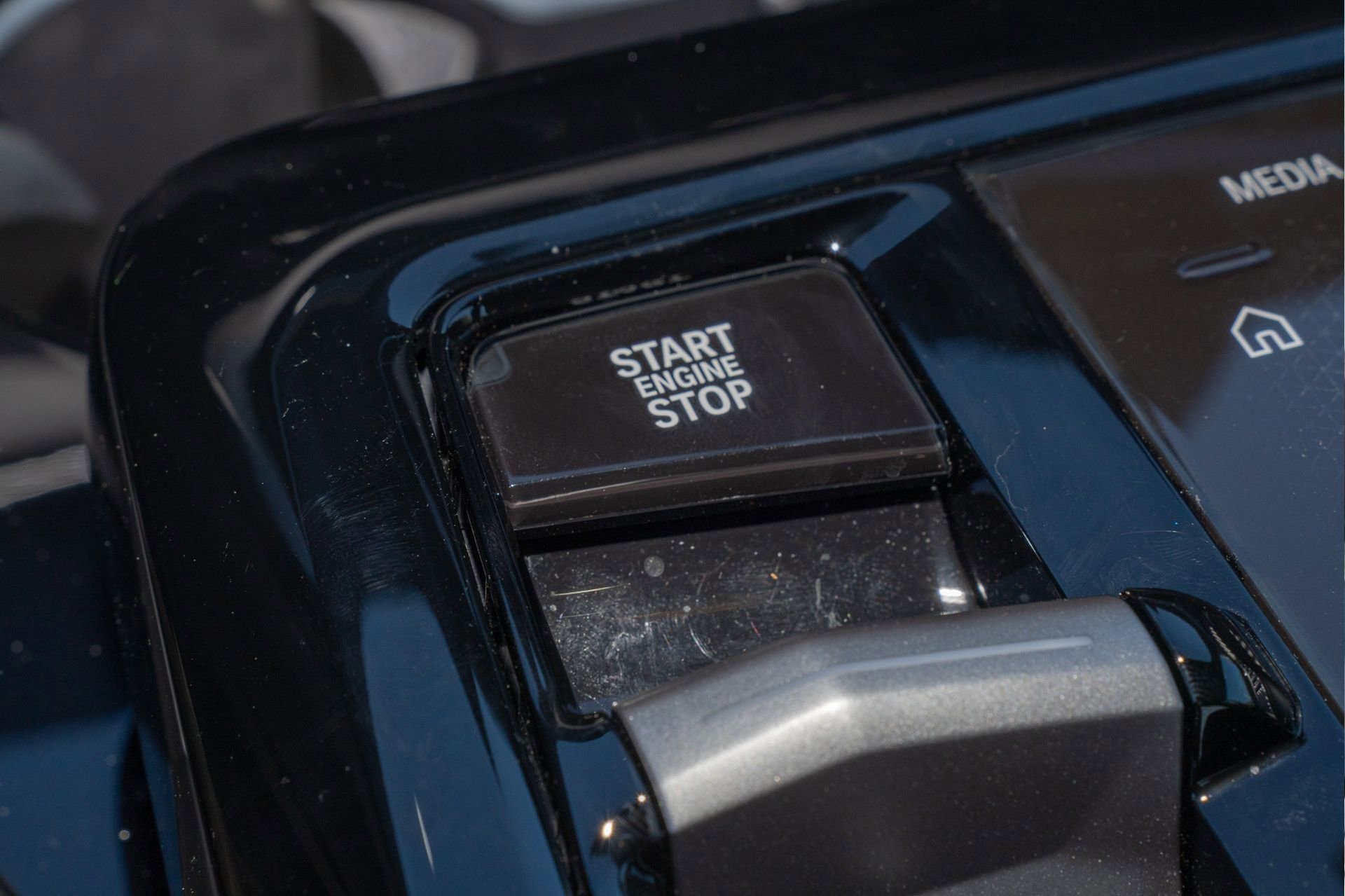 Used 2025 BMW 530i w/ M Sport Package image 34