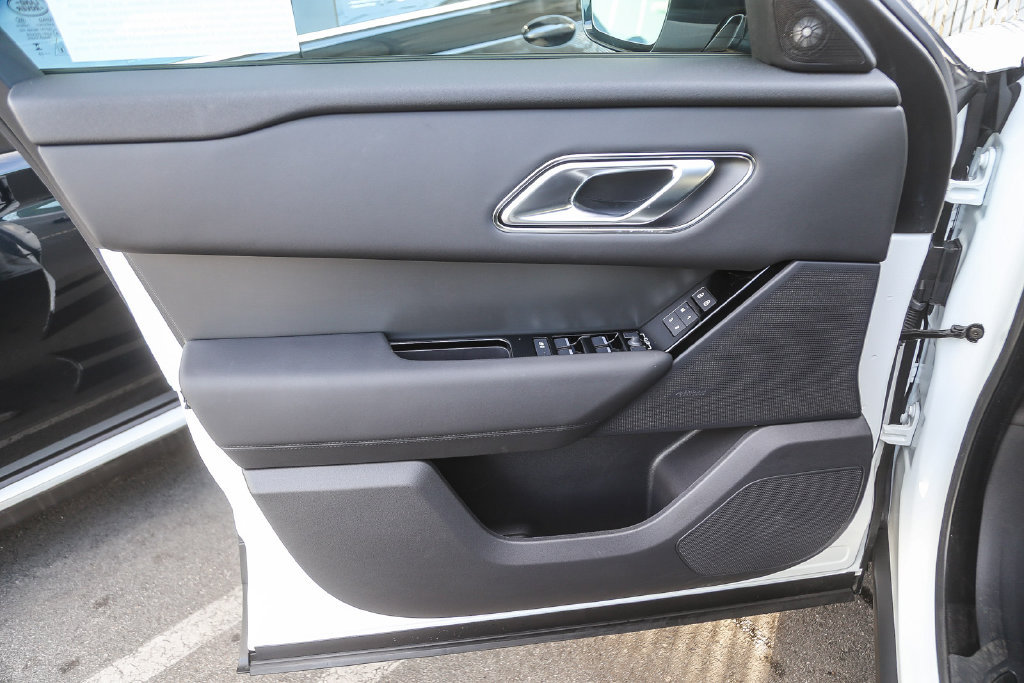 Used 2026 Land Rover Range Rover Velar S AWD/4WD image 16