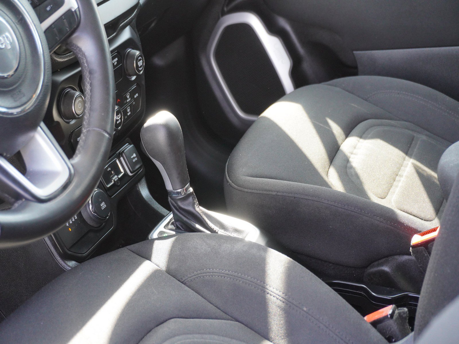 Used 2019 Jeep Renegade Latitude w/ Trailer Tow Group AWD/4WD image 21