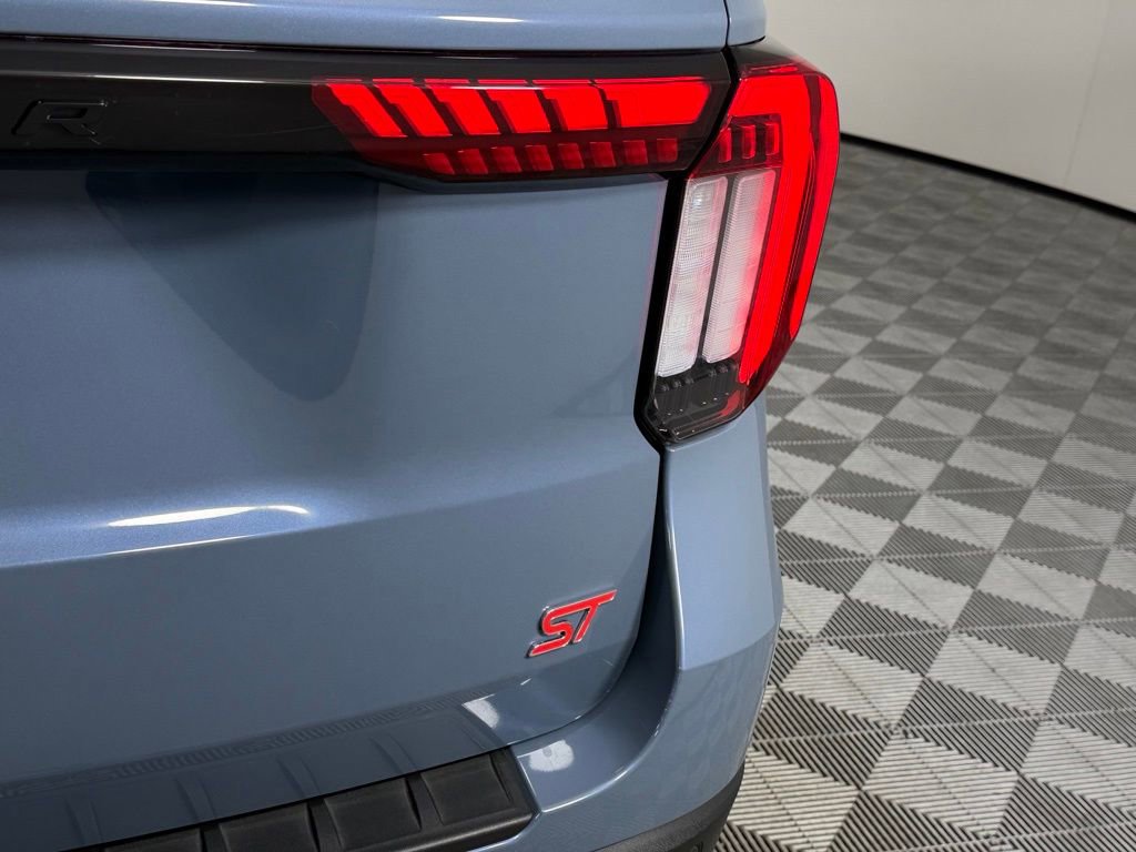 Used 2025 Ford Explorer ST image 12