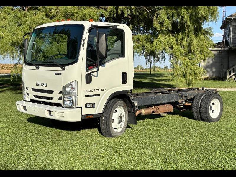 Used 2019 Isuzu NPR image 1