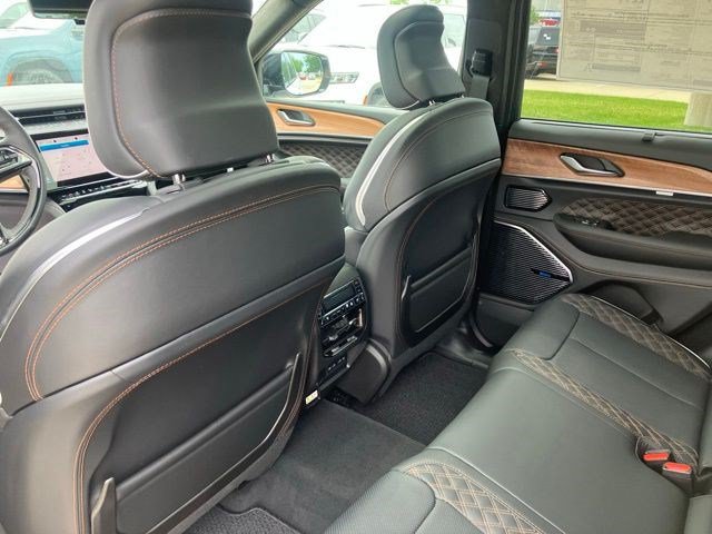 New 2026 Jeep Grand Cherokee Summit AWD/4WD image 23