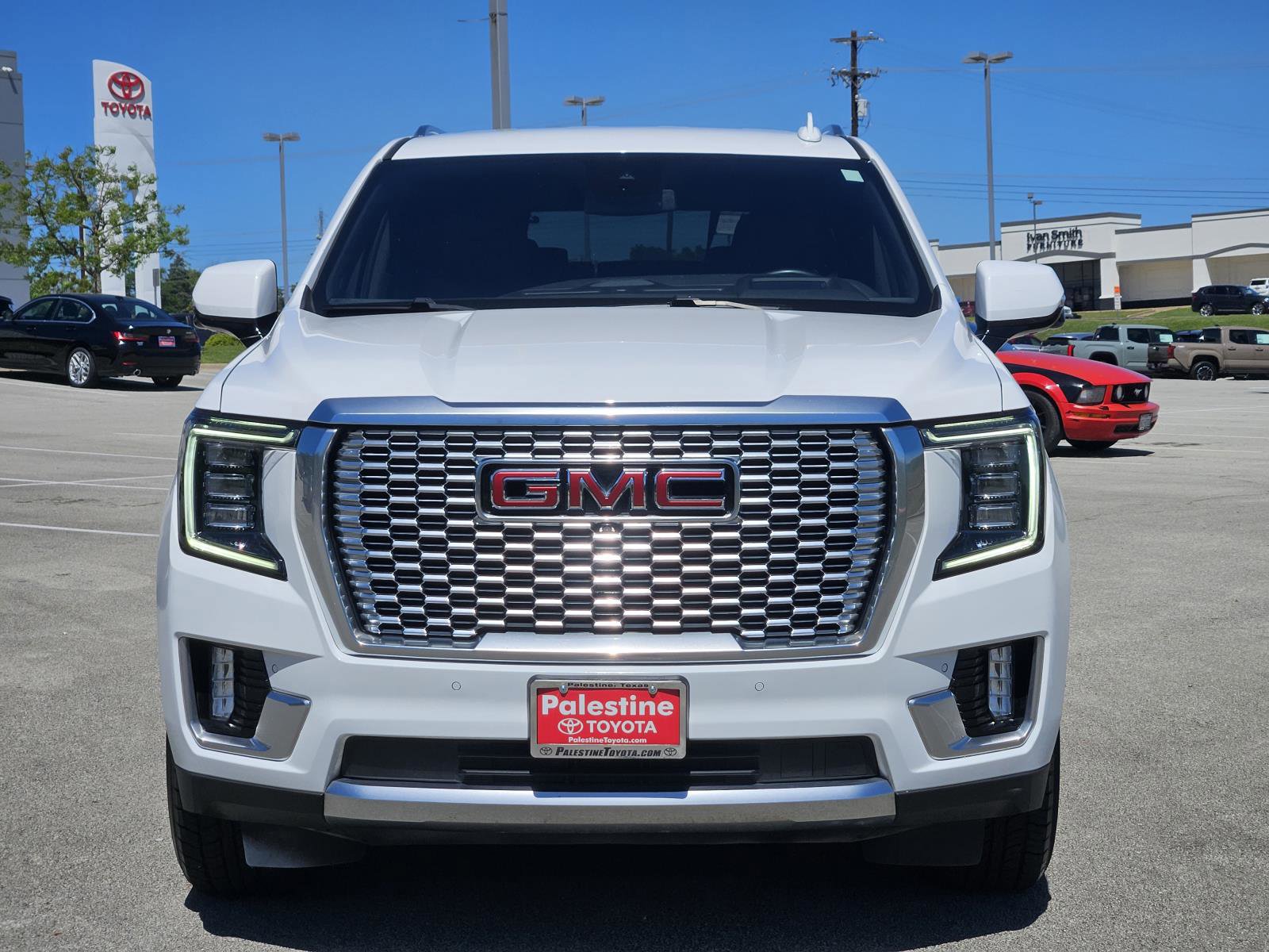 Used 2024 GMC Yukon XL Denali AWD/4WD image 2