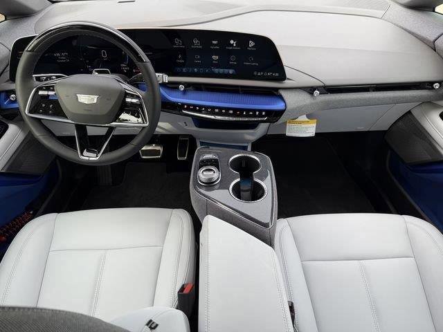 New 2025 Cadillac Optiq Luxury 1 image 14