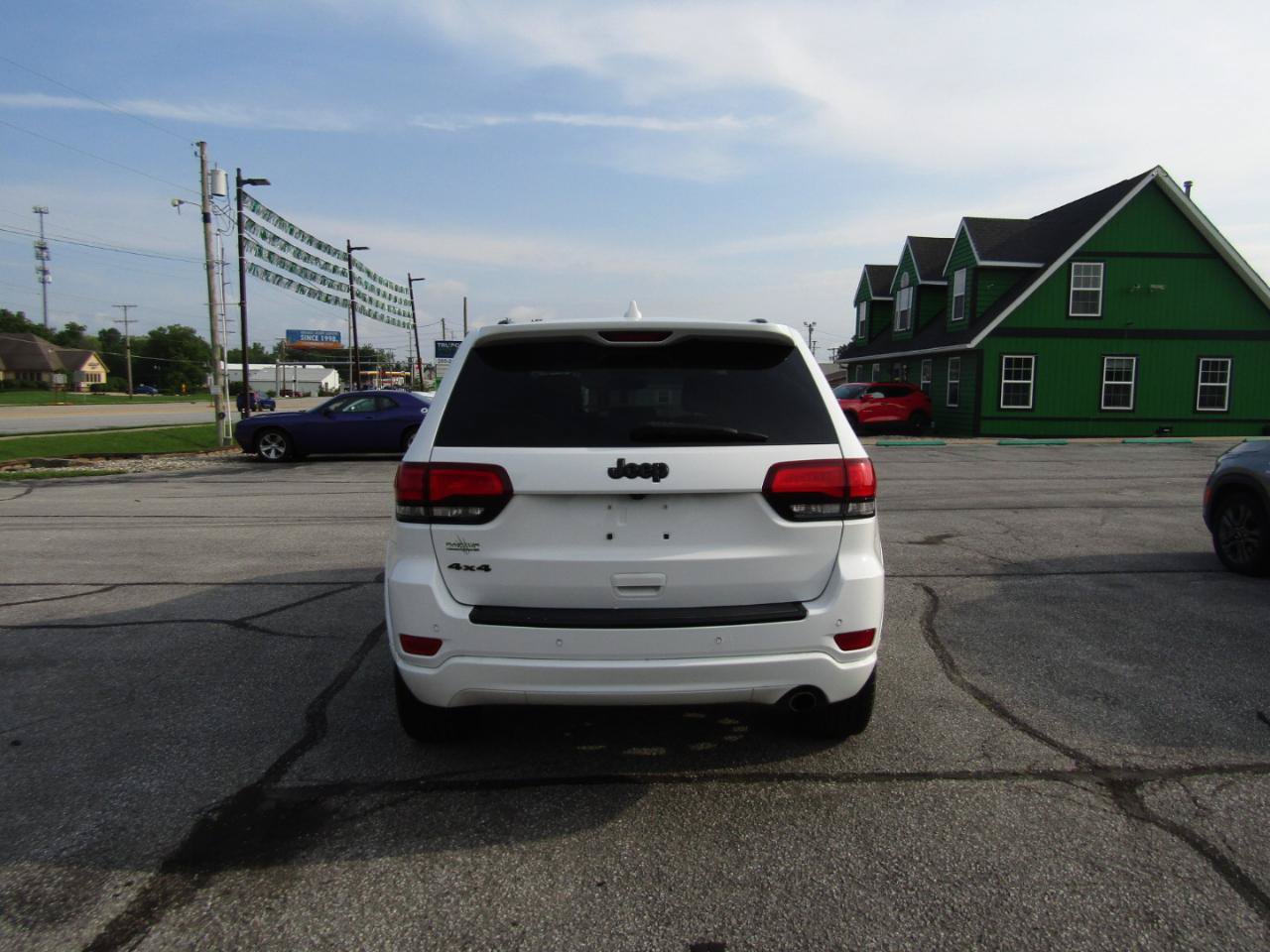 Used 2017 Jeep Grand Cherokee Altitude AWD/4WD image 6