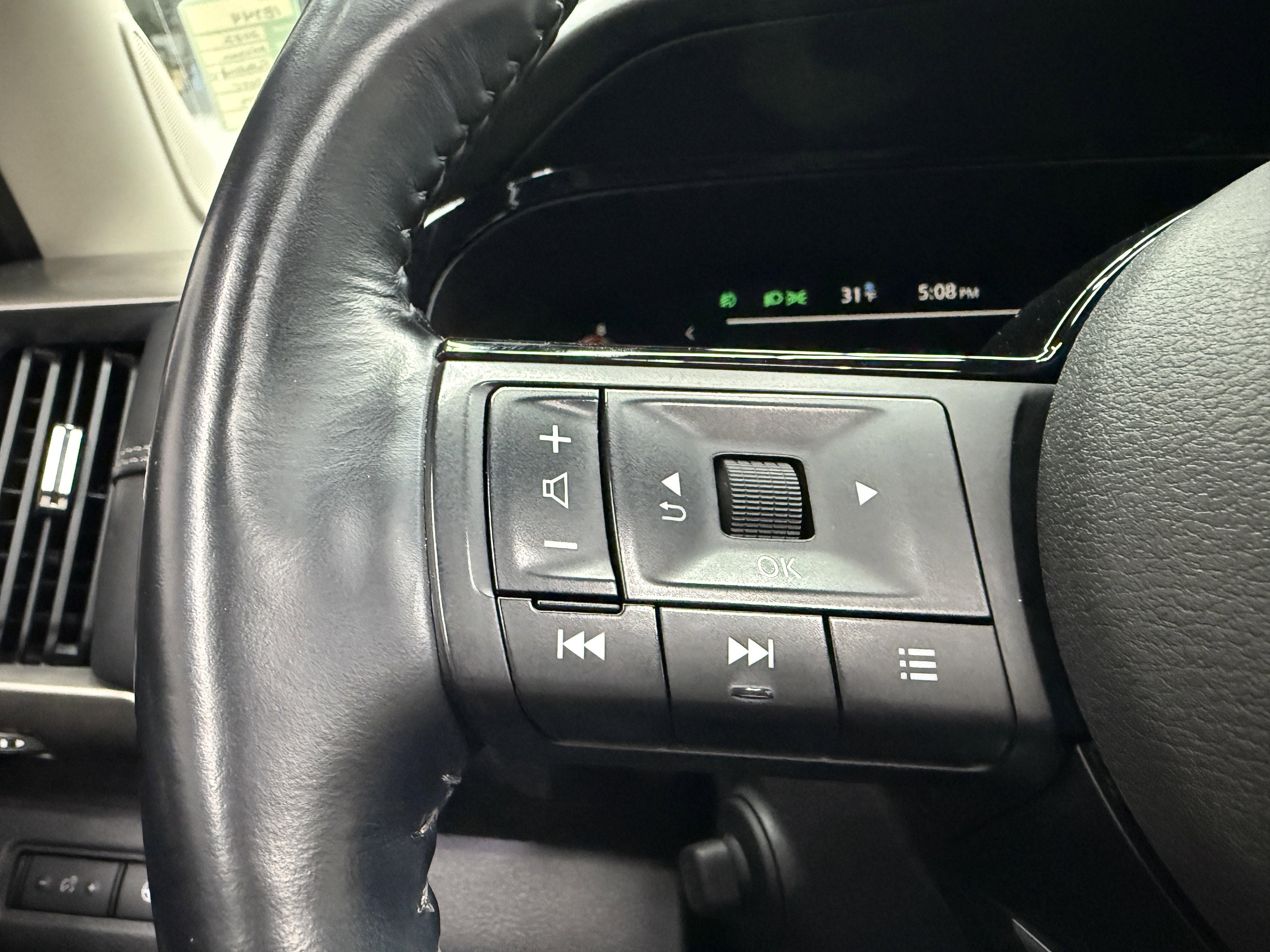 Used 2022 Nissan Pathfinder Platinum image 16