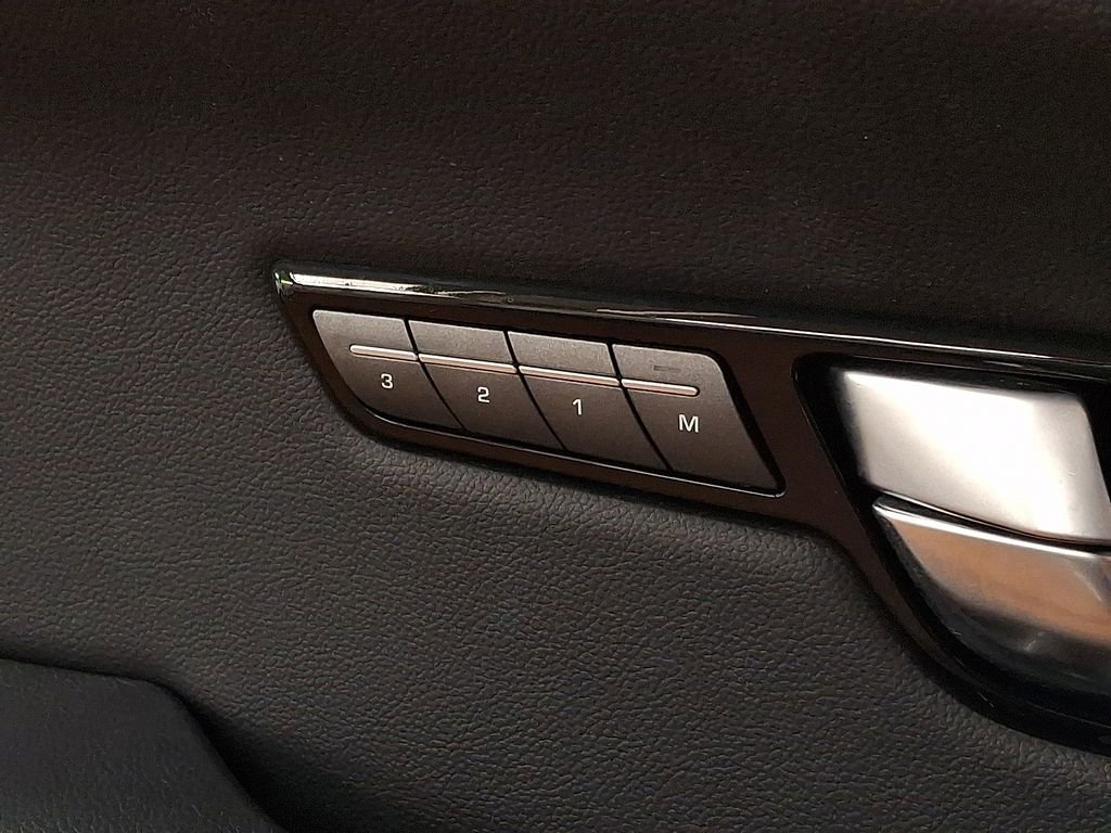 Used 2019 Land Rover Range Rover Evoque SE AWD/4WD image 28