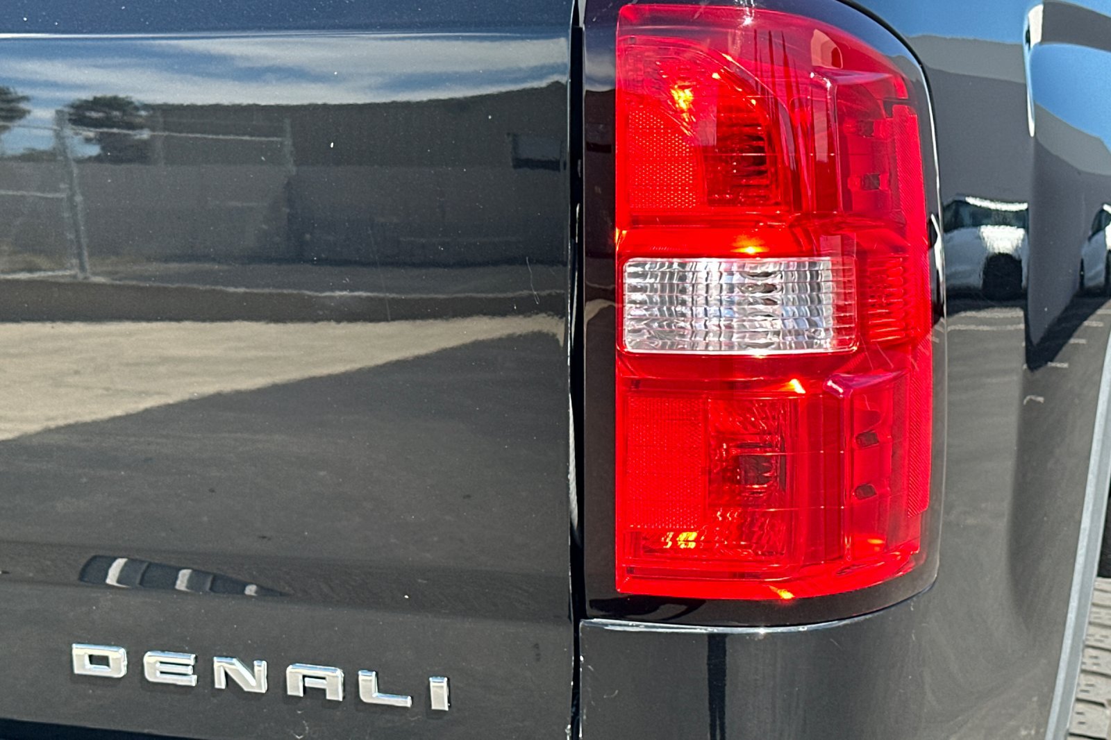 Used 2015 GMC Sierra 2500 Denali w/ Duramax Plus Package AWD/4WD image 48