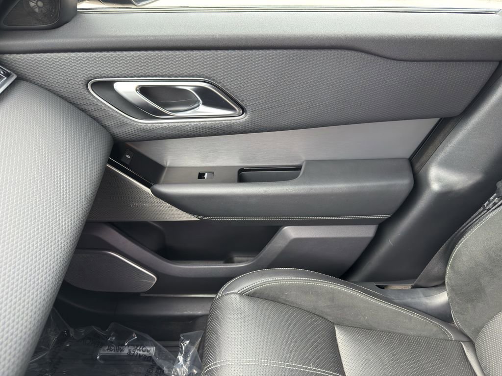 Used 2019 Land Rover Range Rover Velar R-Dynamic SE image 29
