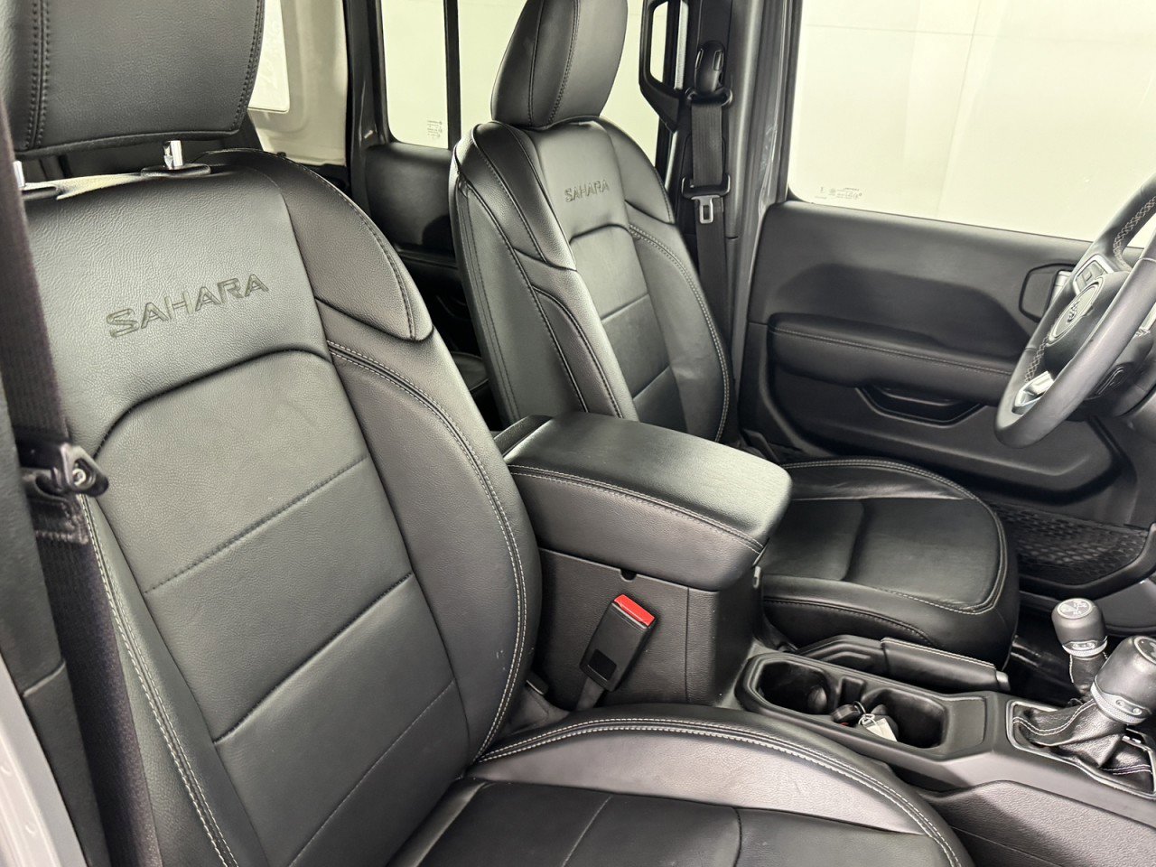 Used 2023 Jeep Wrangler Sahara image 12